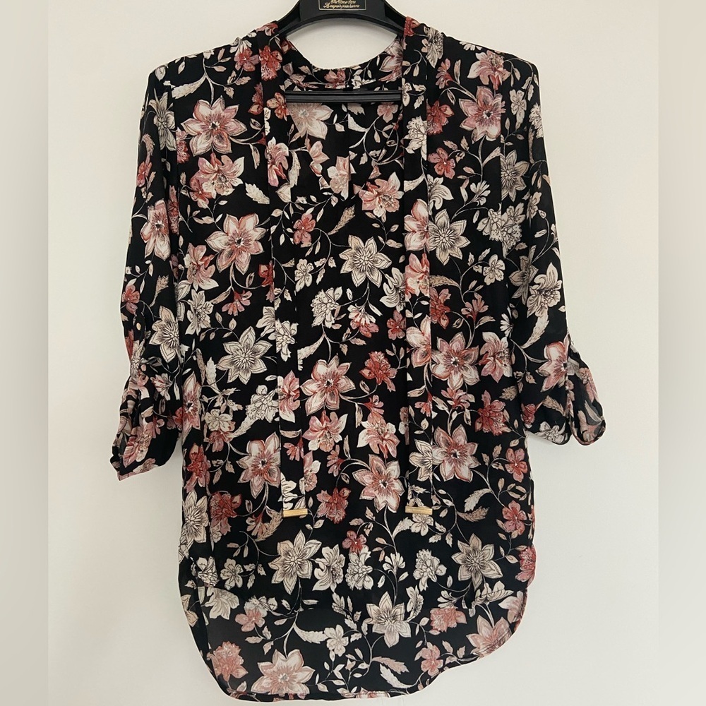 🤍🩵2 FOR $15🩵🤍 Dynamite floral blouse with tie neck - Picture 1 of 9